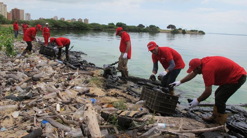 PDVSA Refuerza La Limpieza Del Lago De Maracaibo