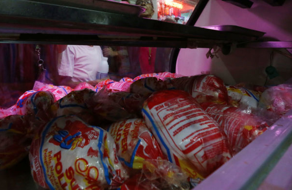 «El pollo salió volando»: Venezolanos reducen el consumo de proteínas por los altos precios