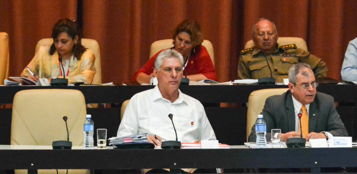 Miguel Díaz Canel en sesión parlamentaria