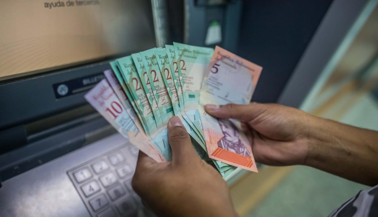 Conozca Lo Que Debe Hacer Con Los Billetes Inferiores A Bs10000 Y Los Cheques Emitidos Antes 8566