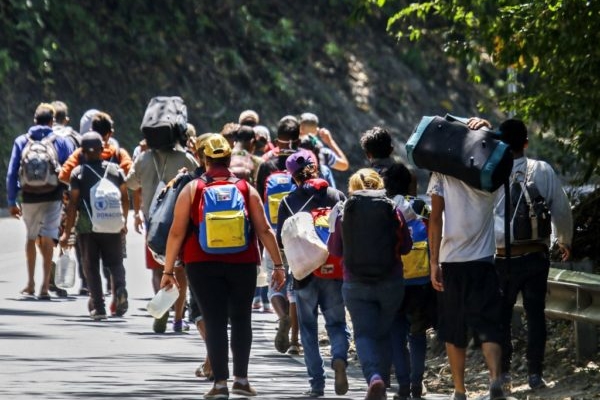 Organizaciones atienden con alimentos a 600 migrantes venezolanos por día en la frontera con Colombia