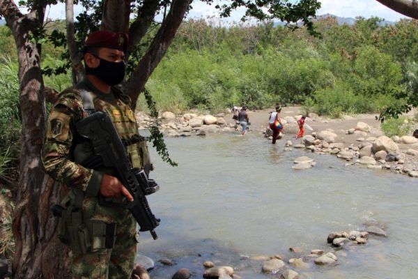 Trochas, grupos armados y migrantes irregulares: frontera colombo-venezolana cumplió seis años cerrada