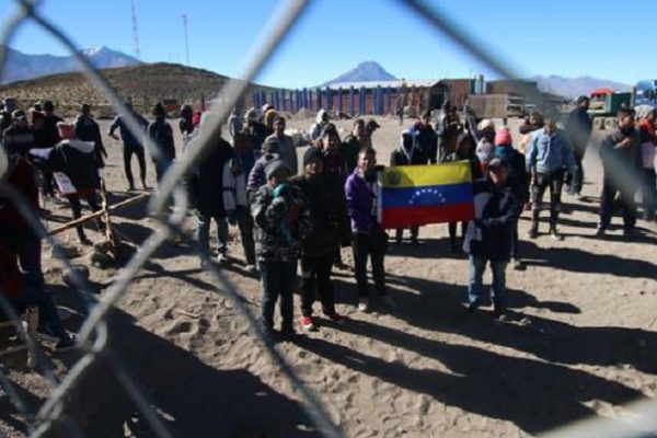 Se agrava crisis migratoria en Chile con cientos de venezolanos varados en Colchane e Iquique