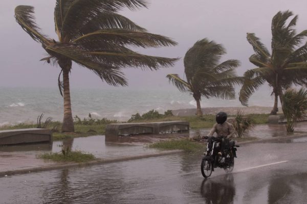 Ciclón tropical podría convertirse en huracán al pasar por Centroamérica