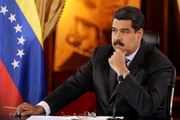 Maduro suspende agenda pública por padecer una otitis media