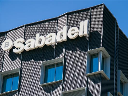 BBVA propone al Sabadell un canje de una acción suya por 4,83 títulos del banco catalán