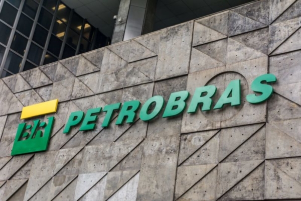 Acciones de Petrobras caen más de 8% tras destitución de su presidente