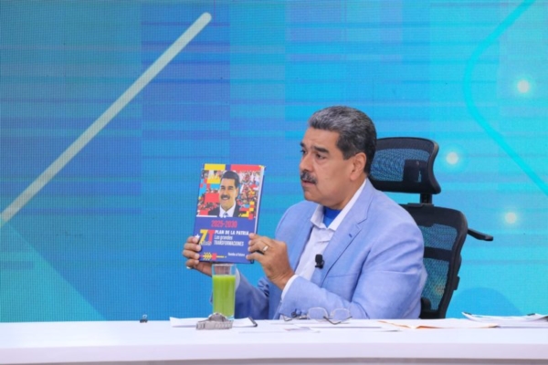 Maduro propone construir un nuevo sistema comunicacional y denuncia censura en redes