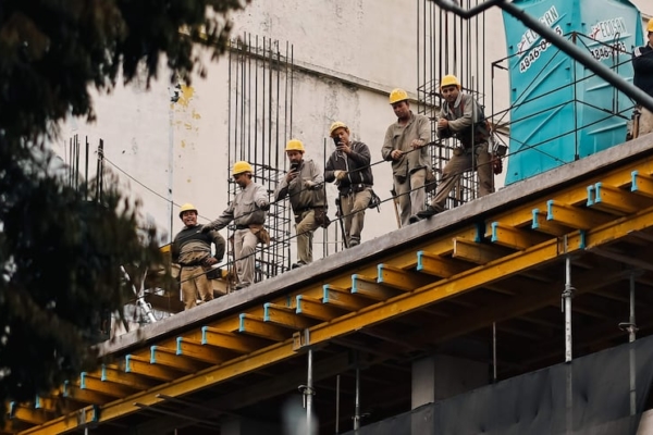 La construcción en Argentina se derrumbó un 37,2% interanual en abril