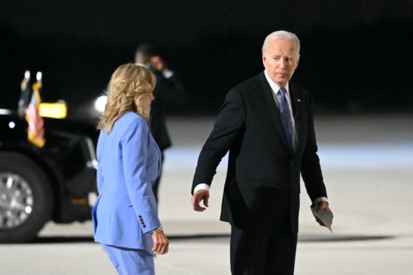Biden resiste y promete a su equipo de campaña que llegará «hasta el final»