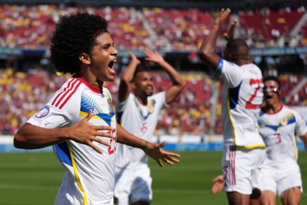La Vinotinto remontó para ganar con contundencia 2 a 1 a Ecuador en su debut en la Copa América