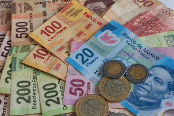 Peso mexicano toca su peor nivel desde marzo de 2023