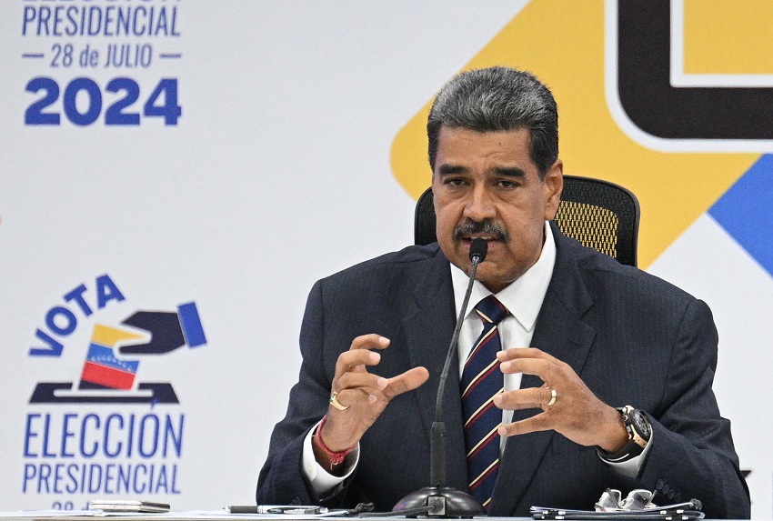 Maduro es acreditado por el CNE como presidente electo y denuncia intento de «golpe de Estado»