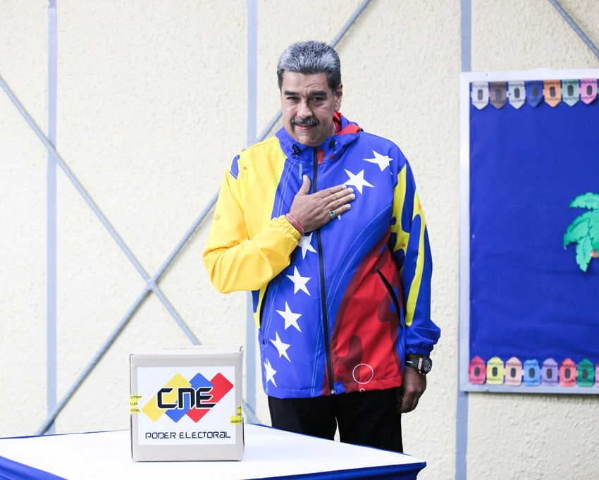 Maduro ejerció su derecho al voto: «Reconoceré al árbitro, los boletines oficiales y haré que se respeten»