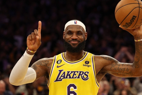 LeBron James acordó por dos años y US$104 millones con Los Ángeles Lakers