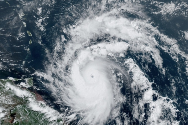 El Caribe se prepara para el «peligroso» huracán Beryl