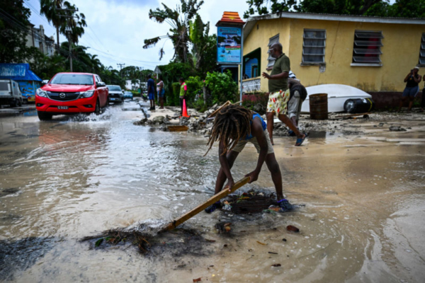 Banco de Desarrollo del Caribe se compromete a apoyar a países afectados por huracán Beryl