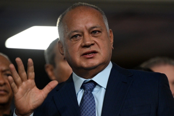 Diosdado Cabello solicita a República Dominicana pagar deuda petrolera de $350 millones