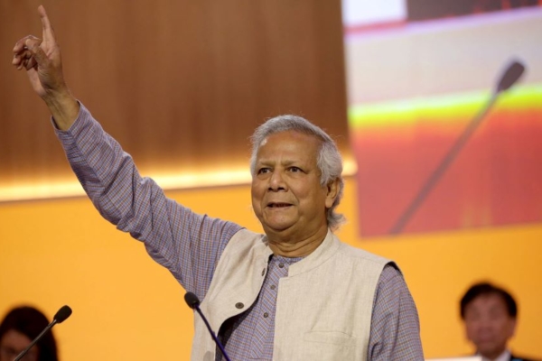 Muhammad Yunus ya está en Bangladés para liderar el Gobierno interino tras las protestas