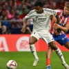 Atlético y Real Madrid igualan en un derbi manchado por la lluvia de objetos