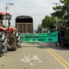 Paro de camioneros colombianos paraliza parcialmente la frontera con Venezuela