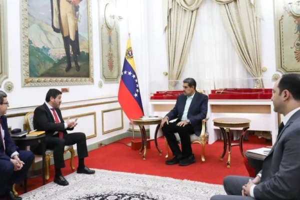 Maduro recibió a directivos de Repsol para avanzar en cooperación a pesar de la tensión con España