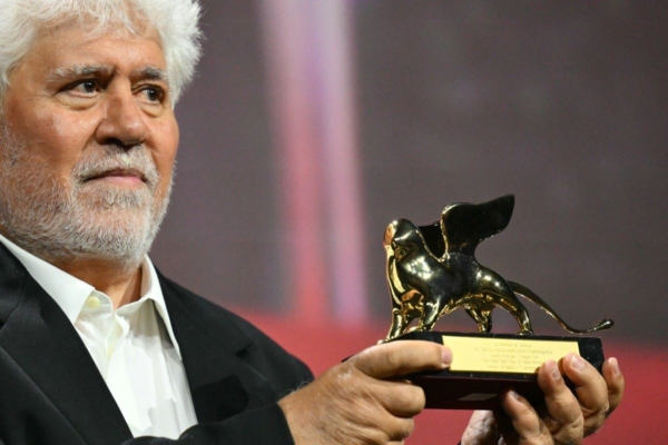 Español Pedro Almodóvar ganó el León de Oro del Festival de Venecia con «La habitación de al lado»