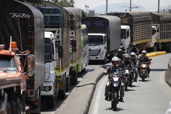 Camioneros levantan bloqueos en vías de Colombia tras lograr acuerdo con el Gobierno