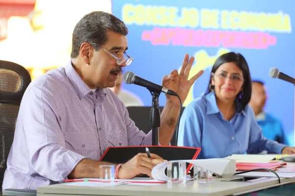 Nicolás Maduro entregará parte del parque industrial nacional a Circuitos Comunales