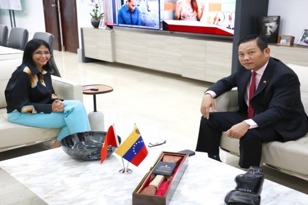 Gobiernos de Venezuela y Vietnam buscan mecanismos para aumentar intercambio comercial