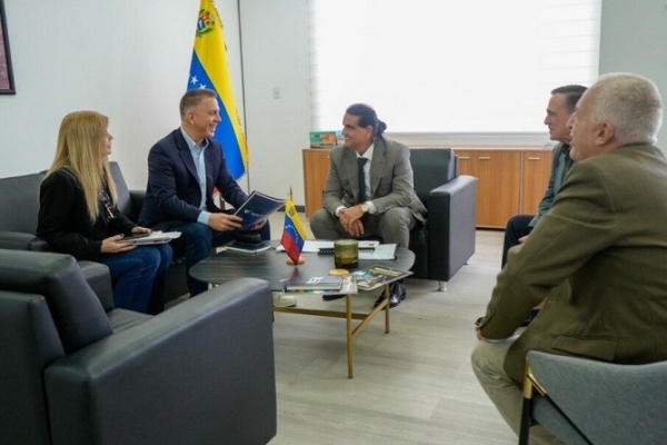 Min. Saab definió estrategias con representantes del sector industrial venezolano para fortalecer el sector