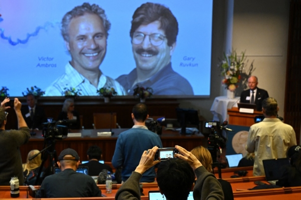 Victor Ambros y Gary Ruvkun reciben el Nobel de Medicina por el descubrimiento del microARN