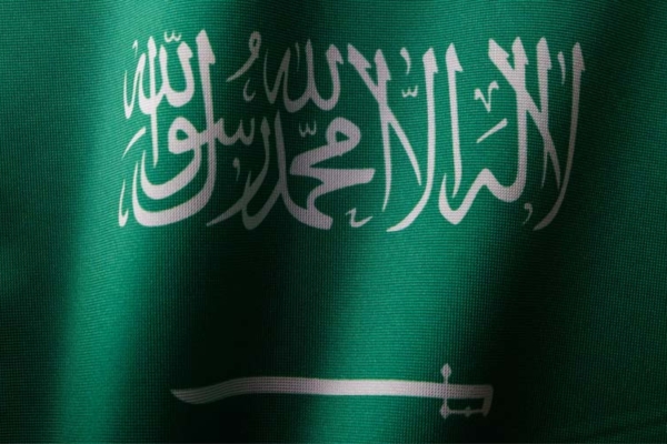 Arabia Saudí amenaza con bajar los precios del petróleo e inundar el mercado