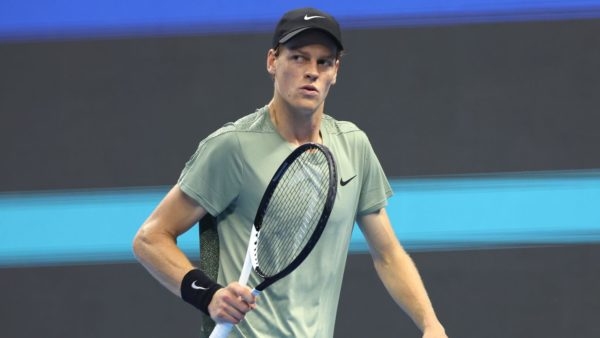 Jannik Sinner se alza con su primer Másters de Shanghái tras vencer a Djokovic en la final