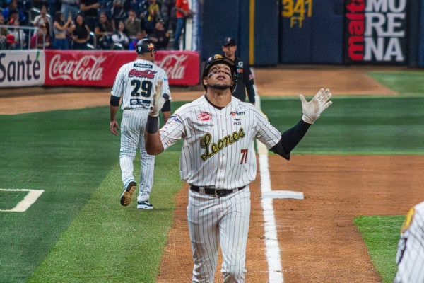 Leones andan inspirados y se llevaron el quinto choque ante Magallanes