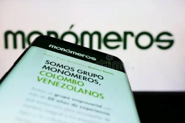 Petro busca fórmulas para adquirir petroquímica Monómeros antes de que Maduro la venda