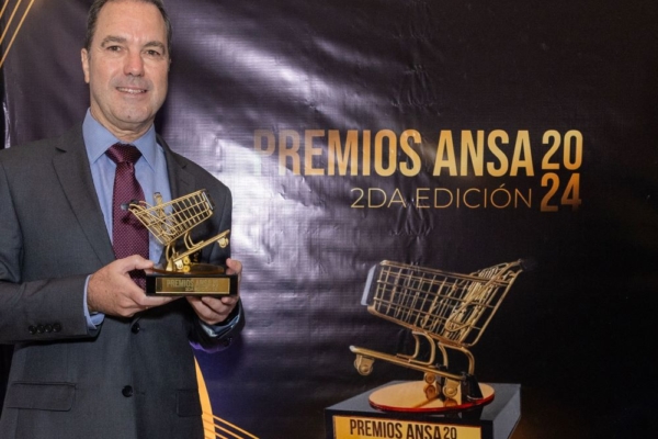 Industrias Iberia recibió premio ANSA a la trayectoria empresarial por sus 67 años en el mercado