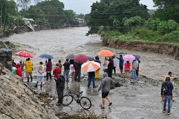 Venezuela ofrece ayuda a Honduras ante el paso de la tormenta tropical Sara