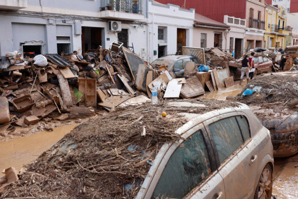 Nicolás Maduro ofrece ayuda a España ante las inundaciones que dejan más de 200 personas muertas