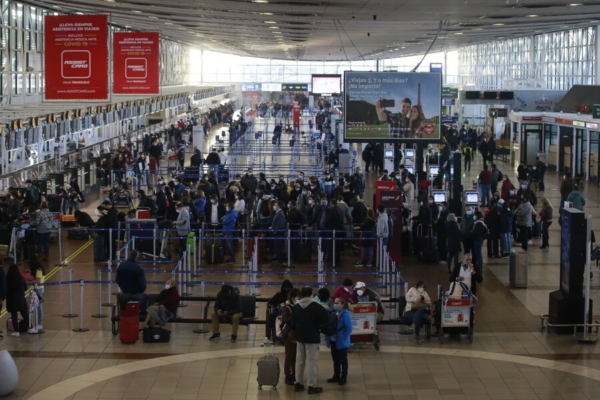 Aerolíneas denuncian que aeropuerto de Santiago de Chile está en «crisis» y urgen medidas