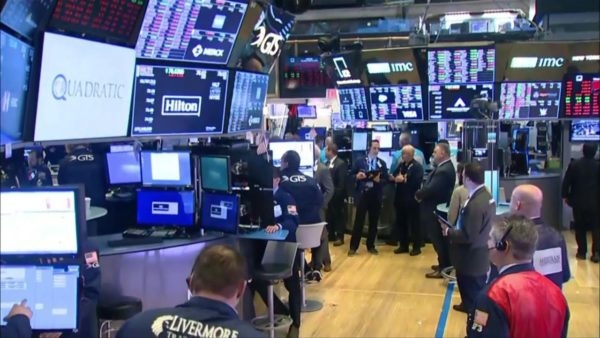 Wall Street cierra en rojo y el Dow Jones baja un 0,35%