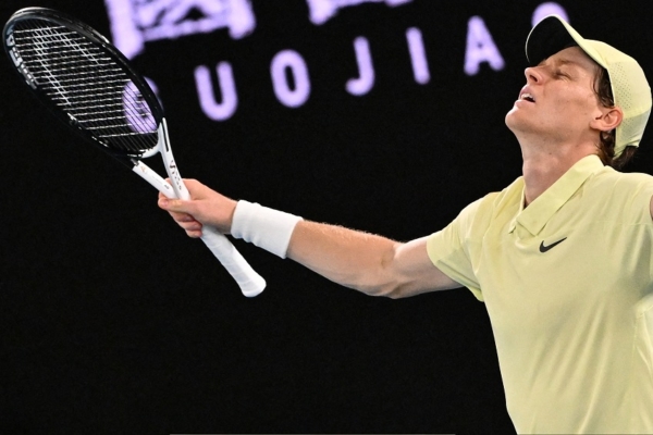 Sinner gana a Zverev y retiene su título en el Abierto de Australia