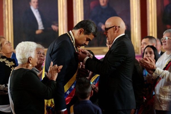 Nicolás Maduro es juramentado como presidente: «Este nuevo período presidencial será de paz y prosperidad»