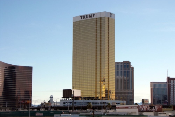 FBI califica de «acto terrorista» explosión de vehículo Tesla cerca del Trump Hotel de Las Vegas