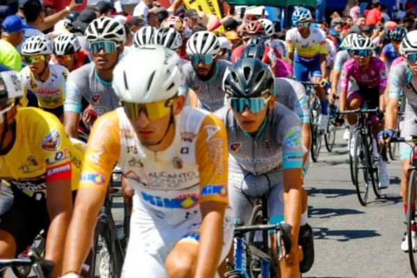 Venezolano Eduin Becerra pedaleó con maestría para ganar la Vuelta al Táchira 2025