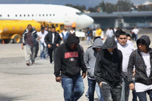 México recibe a unos 4.000 deportados de EE.UU y sugiere a Latinoamérica diálogo ante Trump