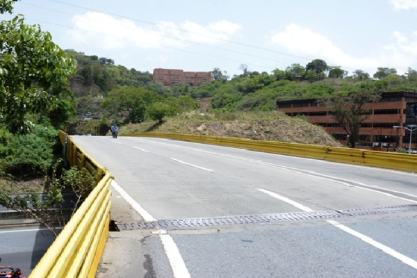 #Atentos: Cerrarán el elevado «Los Campitos» de la autopista Prados del Este por rehabilitación (+detalles)