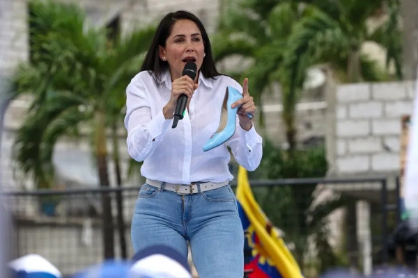 Candidata opositora Luisa González denuncia irregularidades electorales en Ecuador