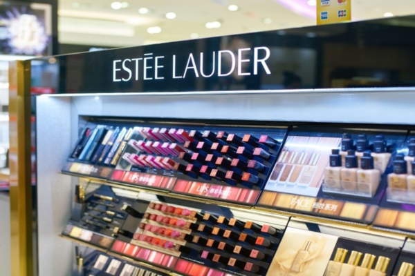 La cosmética Estée Lauder recortará hasta 7.000 puestos de trabajo debido a demanda débil