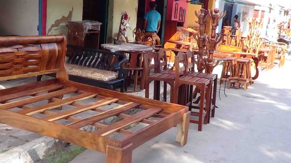 Vendedores de muebles artesanales de Magdaleno tratan de salir a flote: este comercio disminuye en Aragua